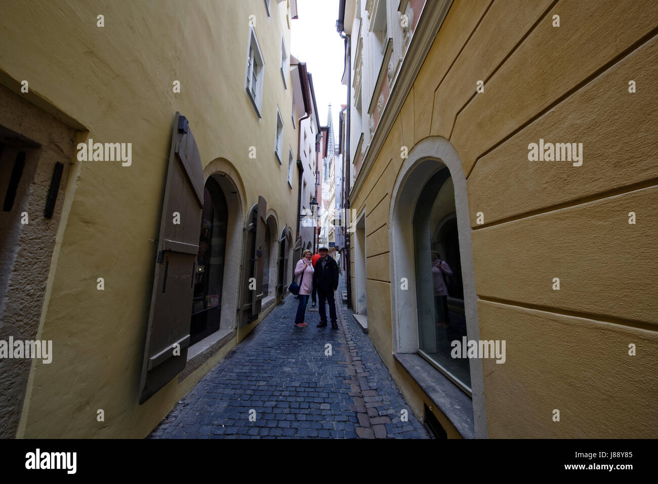 Regensburg (von lateinisch Castra Regina; auch lat. Ratisbona und Ratispona) ist die Hauptstadt des Regierungsbezirks Oberpfalz mit Sitz der Regierung Stock Photo