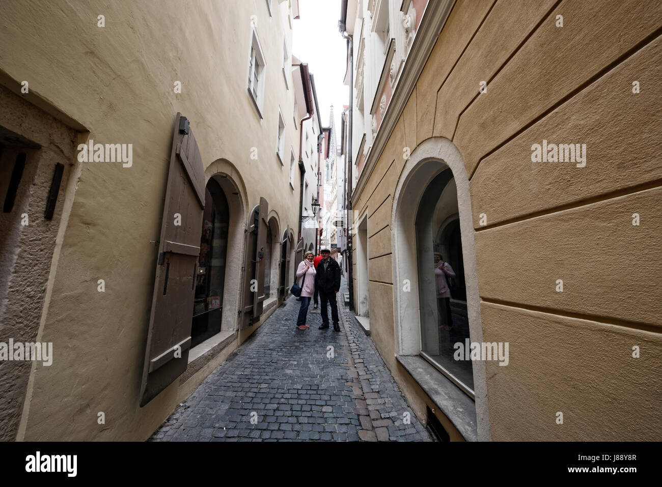 Regensburg (von lateinisch Castra Regina; auch lat. Ratisbona und Ratispona) ist die Hauptstadt des Regierungsbezirks Oberpfalz mit Sitz der Regierung Stock Photo