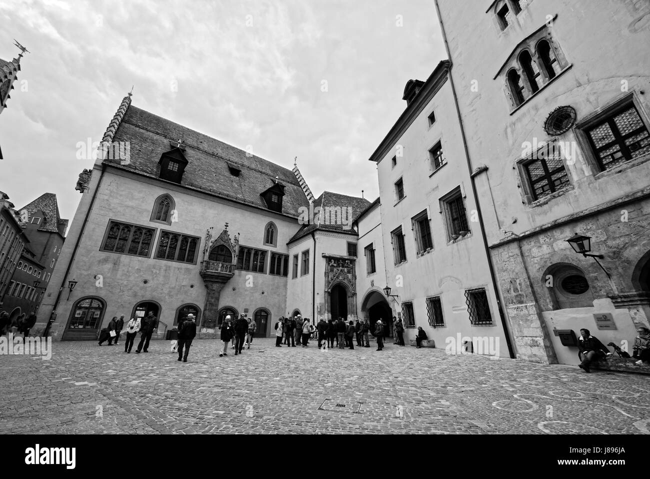 Regensburg (von lateinisch Castra Regina; auch lat. Ratisbona und Ratispona) ist die Hauptstadt des Regierungsbezirks Oberpfalz mit Sitz der Regierung Stock Photo