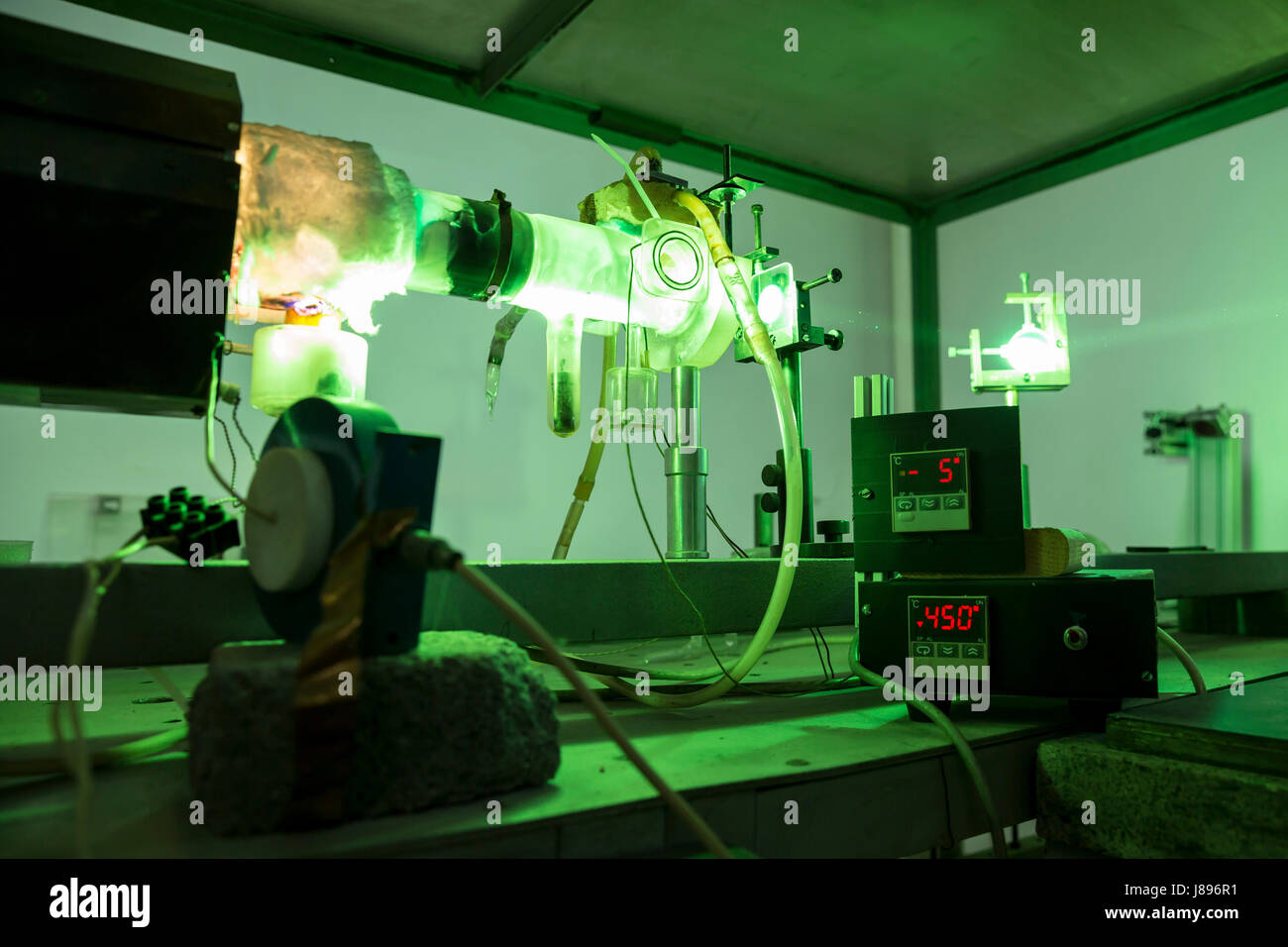 Powerful industrial green laser equipment in a laboratory for physics  research. Solid State Physics lab. Light amplification by stimulated  emission of Stock Photo - Alamy
