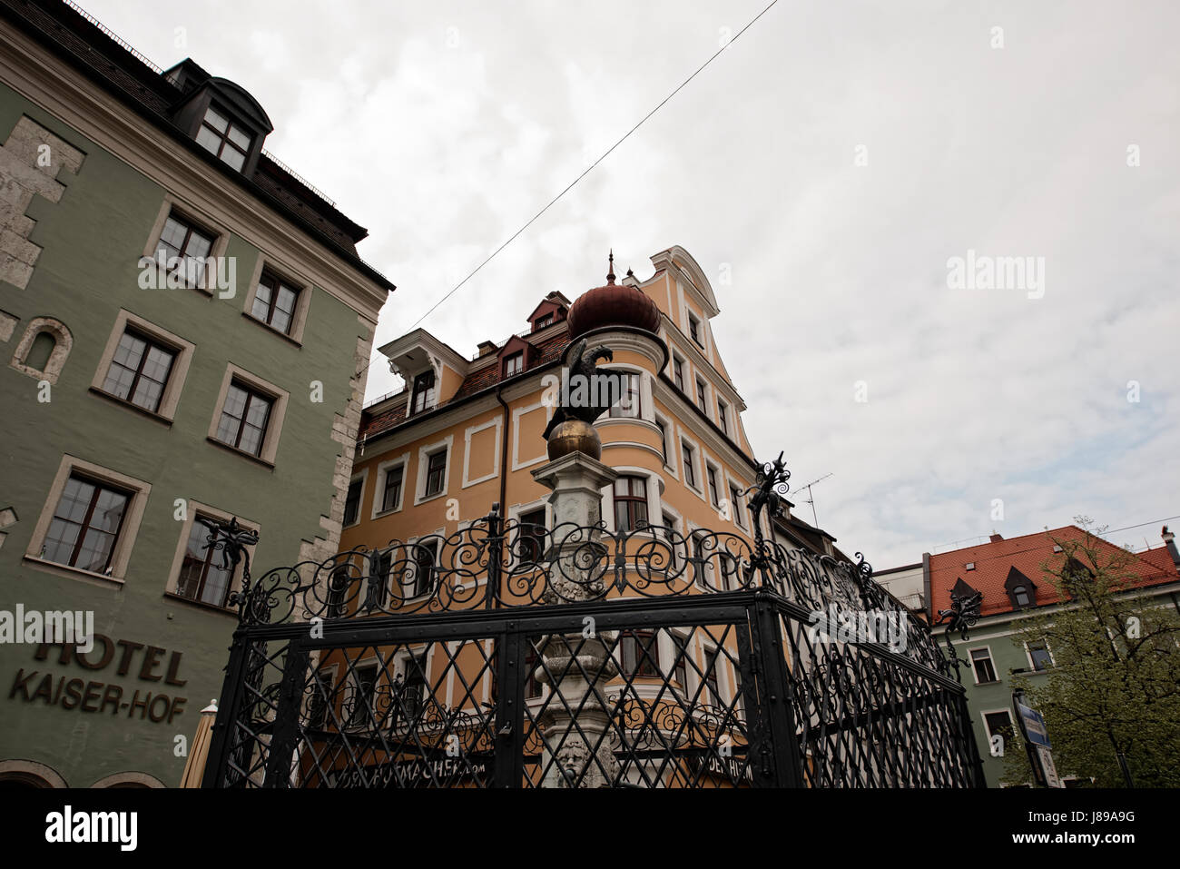 Regensburg (von lateinisch Castra Regina; auch lat. Ratisbona und Ratispona) ist die Hauptstadt des Regierungsbezirks Oberpfalz mit Sitz der Regierung Stock Photo