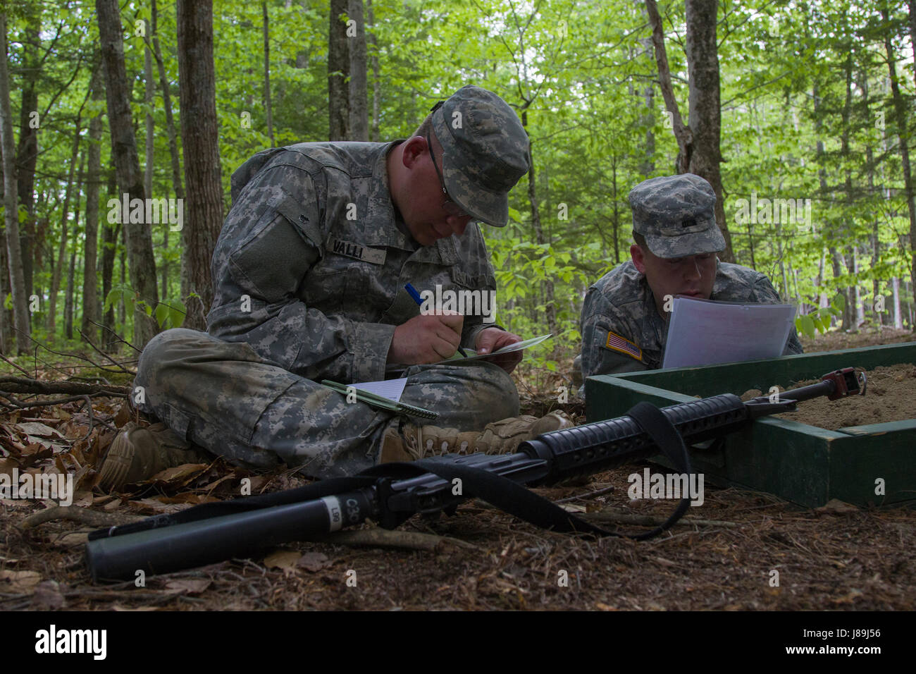 U.S. Army officer candidates plan their mission during a reconnaissance operations lane at New Hampshire National Guard Training Site in Center Strafford, Nh., May 19, 2017. Soldiers from Connecticut, Maine, Massachusetts, New Hampshire, New Jersey, New York, Rhode Island, and Vermont participated in the Officer Candidate School Field Leadership Exercise in preparation for graduation and commission. (U.S. Army National Guard photo by Spc. Avery Cunningham) Stock Photo
