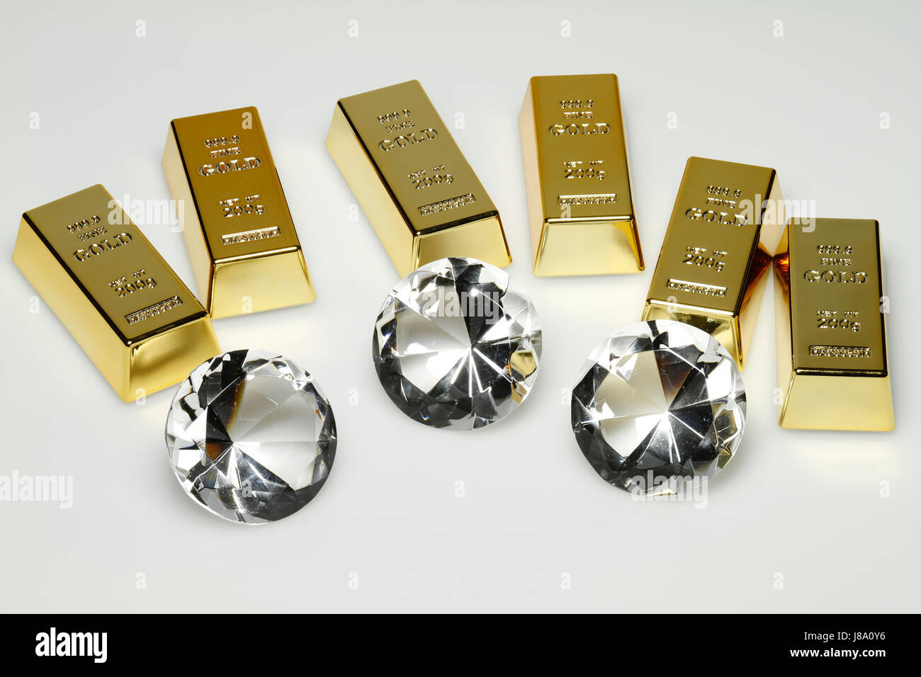 Металлический счет. Алмазы валюта игры картинка. Слиток из бриллианта. Бриллиантовый слиток. Золото и алмазы.