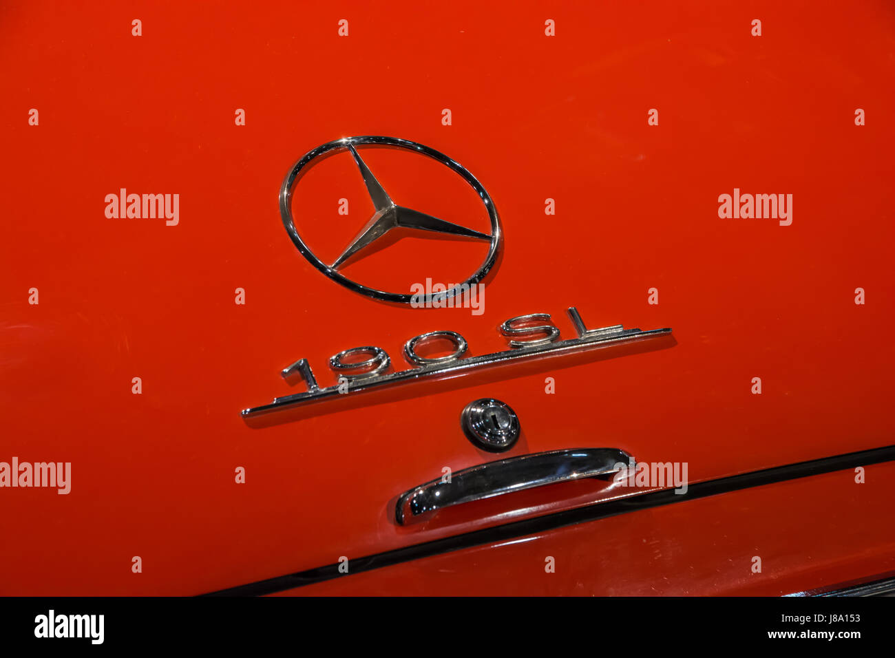 Mercedes car badge hires stock photography and images Alamy