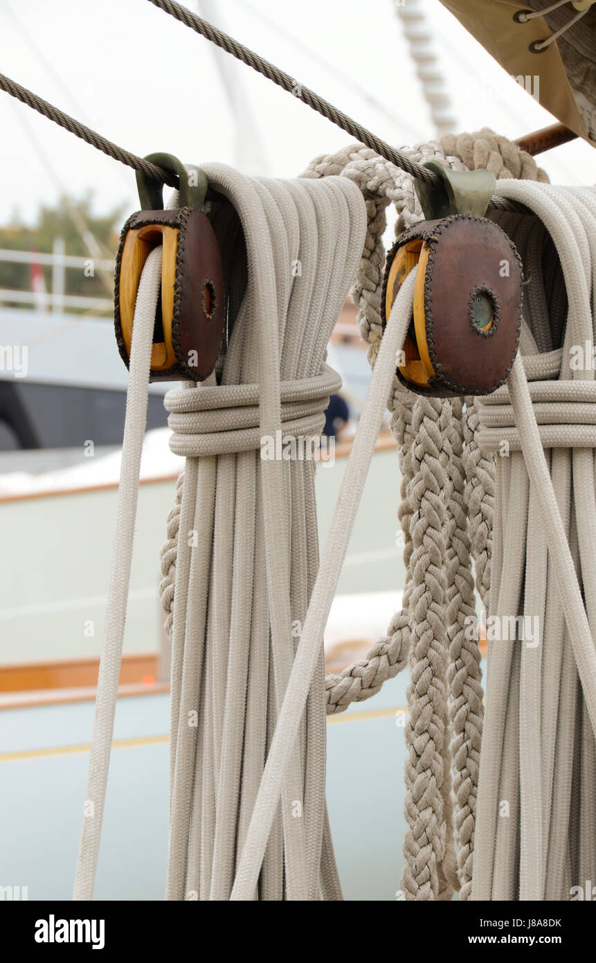 https://c8.alamy.com/comp/J8A8DK/boating-rope-pulley-sailing-hardware-wood-leather-ropes-boating-J8A8DK.jpg