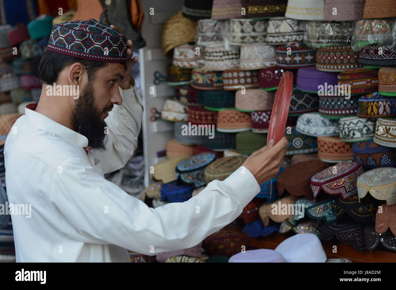 Lahore, Pakistan. 28th May, 2017. Pakistani faithful Muslims takes a ...