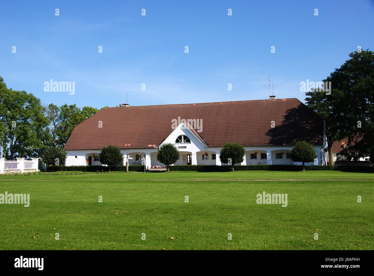 Country manor garden hi-res stock photography and images - Alamy