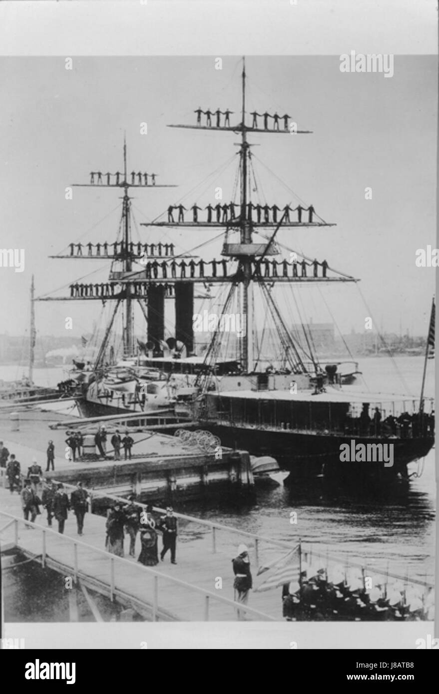 Kapiolani and Liliuokalani boarding ship in New York to England (PP 97 15 009) Stock Photo