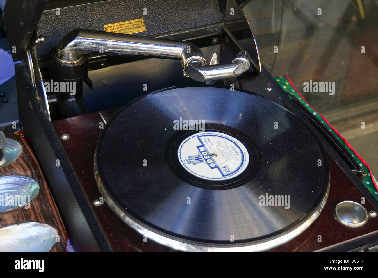 Old 78 records and gramophone. Photographed in the Flea Market, Athens, Greece Stock Photo