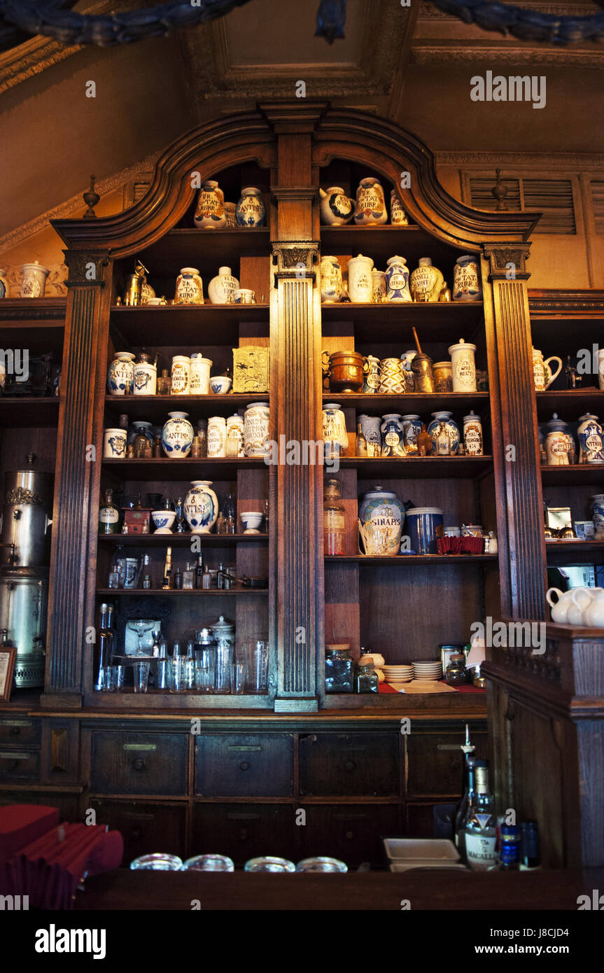 Moscow: the counter and the Pharmacy Hall of Cafe Pushkin, a famous restaurant and bar opened in 1999 inside a 19th-century Baroque mansion Stock Photo