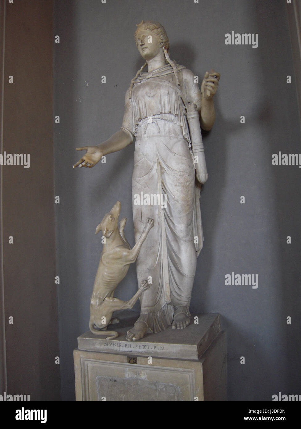 Diana goddess of hunting hi-res stock photography and images - Alamy