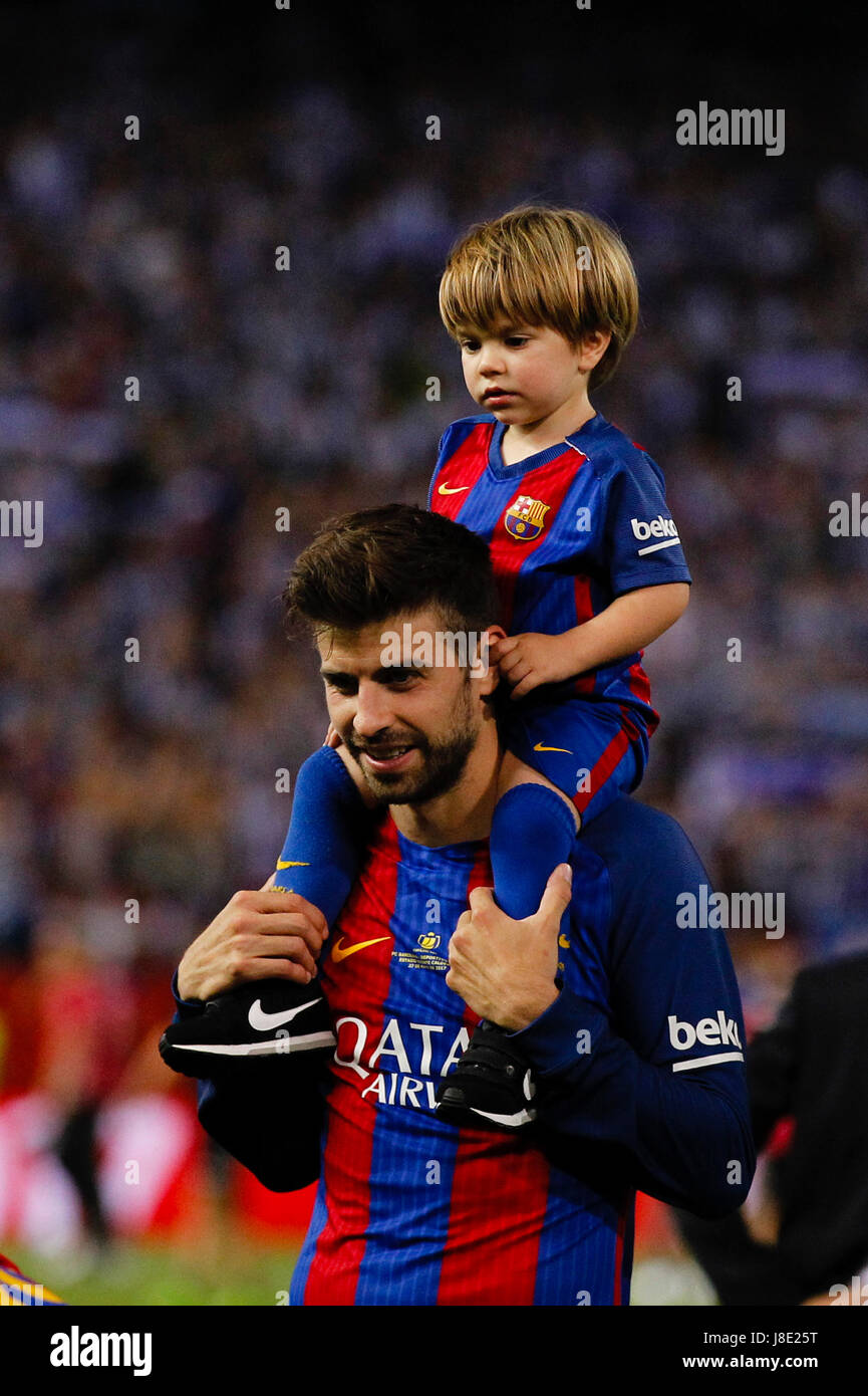 Players and their families celebrate victory Gerard Pique Bernabeu (3) FC Barcelona's player. Copa del Rey between FC Barcelona vs Deportivo Alaves at the Vicente Calderon stadium in Madrid, Spain, May 27, 2017 . Stock Photo