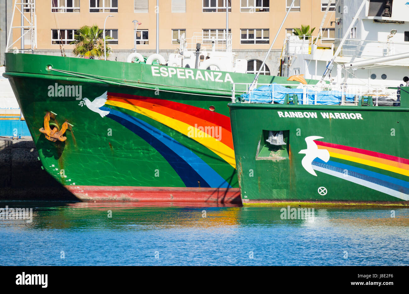 Greenpeace ships Rainbow Warrior and Esperanza in Las Palmas port. Esperanza stops for maintenance work following two monhs patrolling the West African coast investigating overfishing and illegal fishing of the area by industrial fishing vessels. Rainbow Warrior makes a short stop on its way from Brazil to the Mediterranean for its next campaingn: 'plastic is not fantastic'. Credit: ALAN DAWSON/Alamy Live News Stock Photo