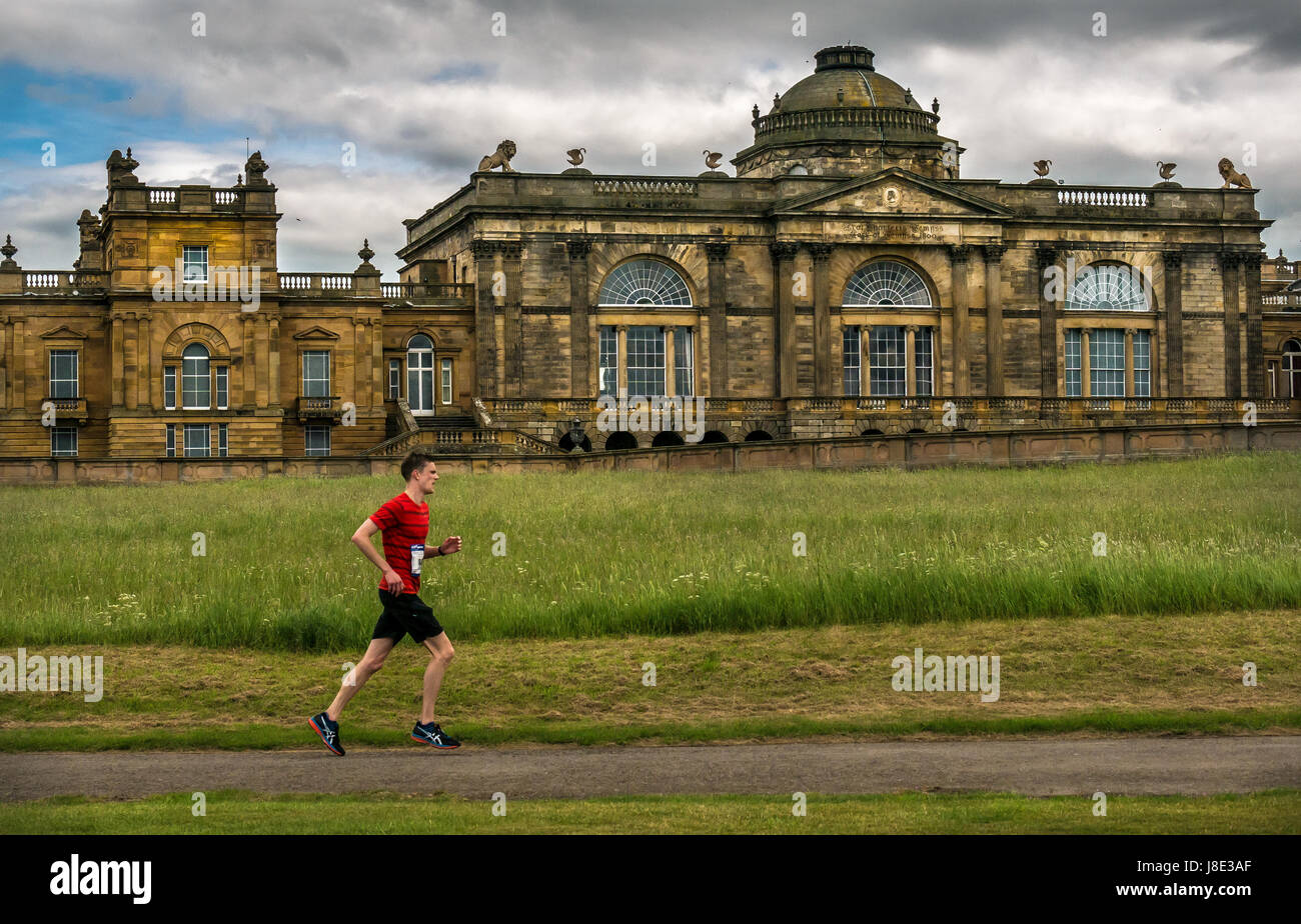 Gosford Estate  East Lothian, Scotland, UK. 28th May, 2017. A single male runner in front of Gosford House in the Edinburgh Marathon Festival 2017 at Mile 18 Stock Photo