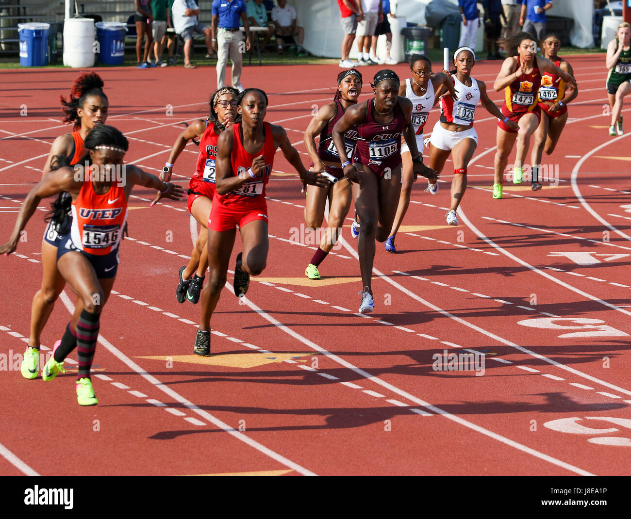 Track 4x100 relay hires stock photography and images Alamy