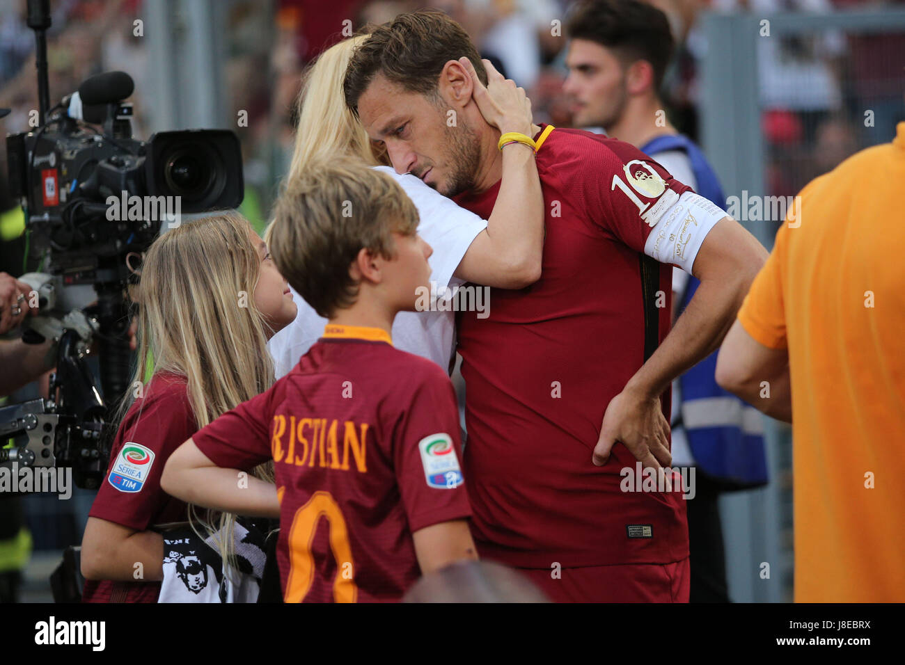 Genoa Celebrates Totti with Special Jersey - Footy Headlines