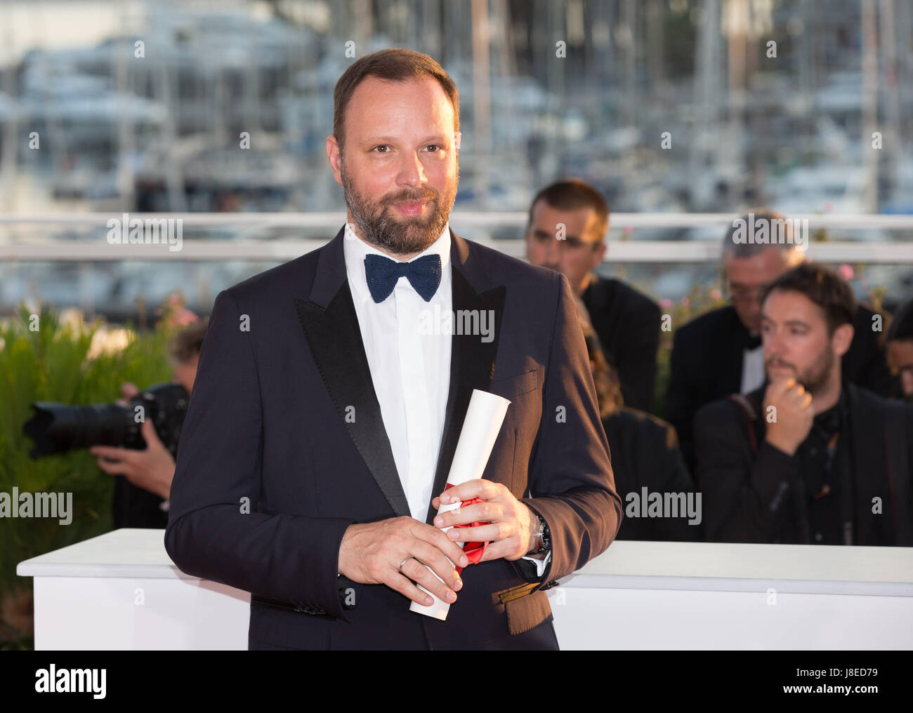 Cannes, France. 28th May, 2017. Director Yorgos Lanthimos for the film 'The Killing of the Sacred Deer', which won the Best Screenplay Award, poses during a photocall at the 70th Cannes Film Festival in Cannes, France, May 28, 2017. Credit: Xu Jinquan/Xinhua/Alamy Live News Stock Photo