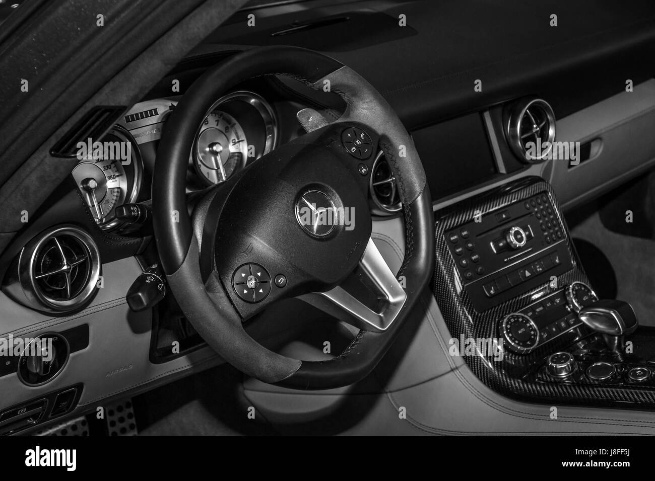 Page 5 Mercedes Benz Steering Wheel High Resolution Stock Photography And Images Alamy