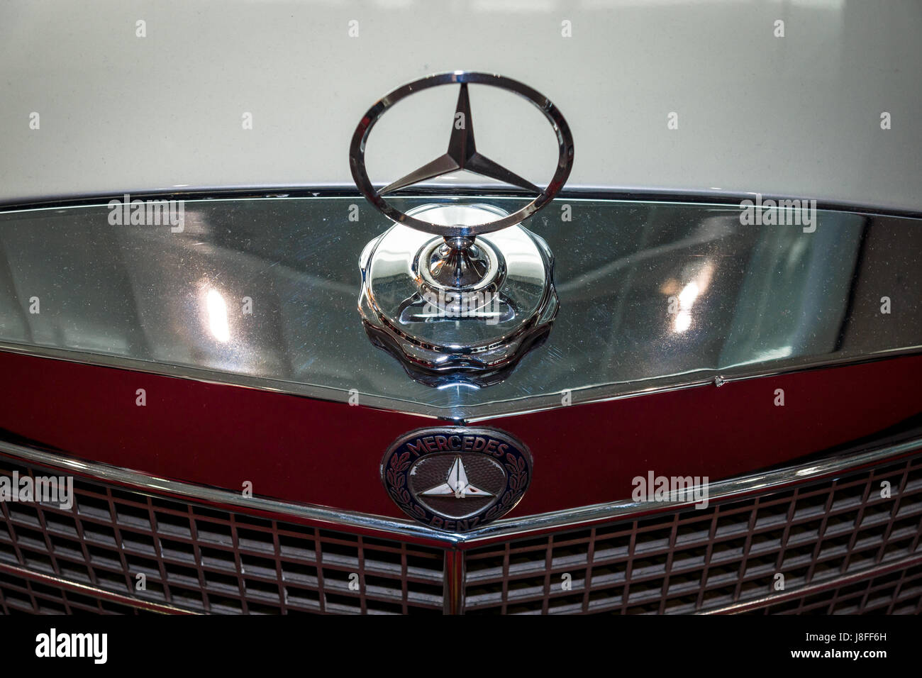 Mercedes benz hood ornament hires stock photography and images Alamy