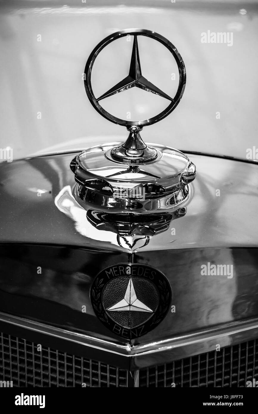 Hood ornament of the luxury car Daimler Majestic Major V8 (1965). 27th  Oldtimer Day Berlin - Brandenburg Stock Photo - Alamy