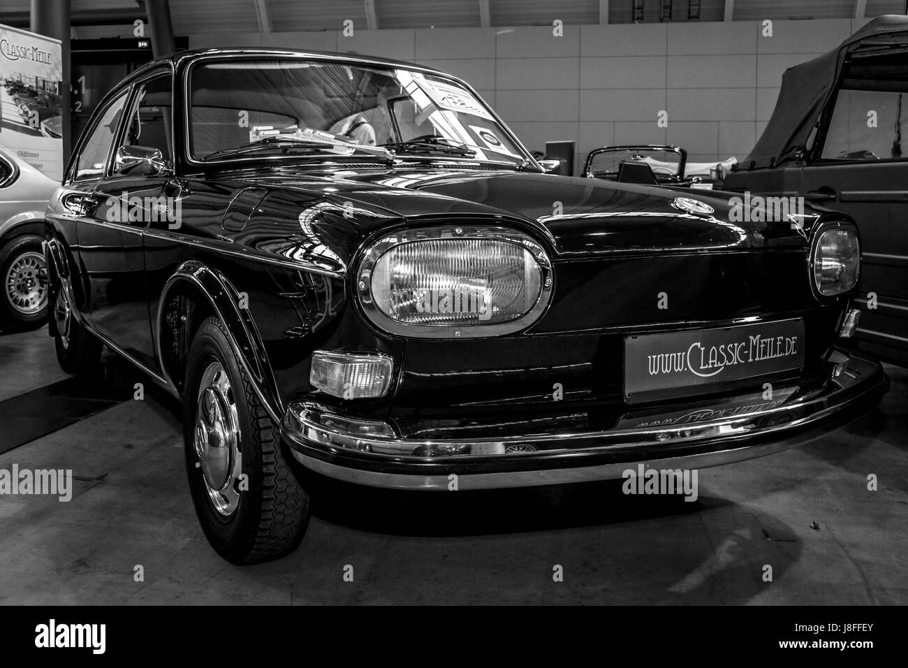 Large family car Volkswagen Type 4 (411L), 1969. Black and white