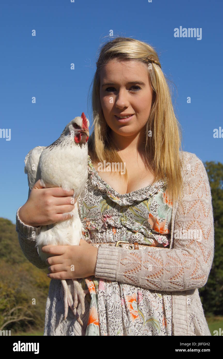 Кур девушка. Девушка с курицей. Девки курицы. Девки курицы. Красивая курица.