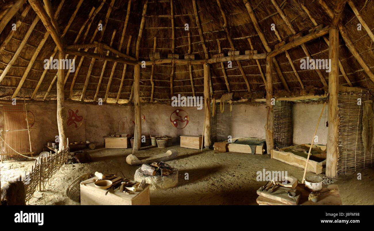 Bronze age roundhouse hi-res stock photography and images - Alamy