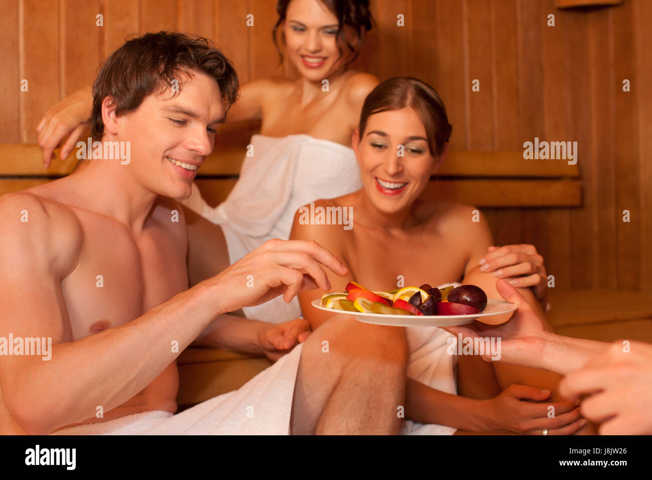 Фотосессия в бане. Дочь в сауне. Старые женщины в сауне. С мамой друга в сауне. Семья в бане.