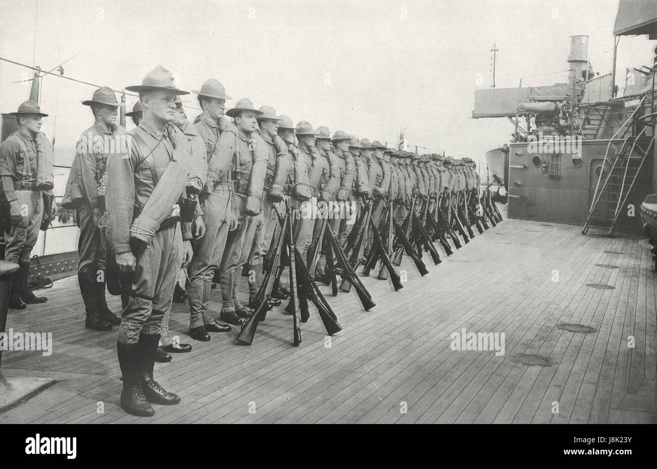 Marines in heavy marching equipment hires stock photography and images