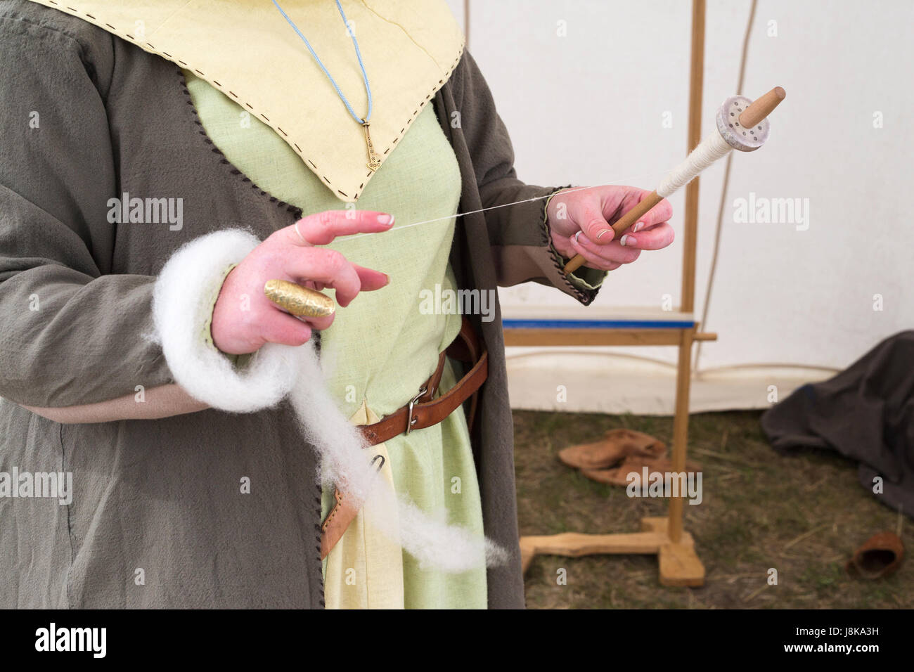 Medieval Spinning Wool Rack Medieval spinning woman hi-res stock photography and images - Alamy