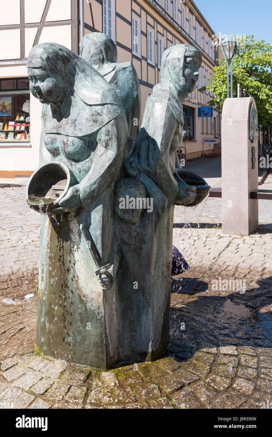 Bassewitzbrunnen - Bassewitz fountain on the Marktplatz by Jan Witte-Kropius, Kyritz, Brandenburg, Germany Stock Photo