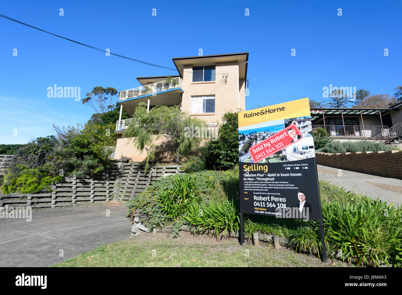 Town house sold by estate agency Raine & Horne, Kiama, Illawarra Coast, New South Wales, NSW, Australia Stock Photo