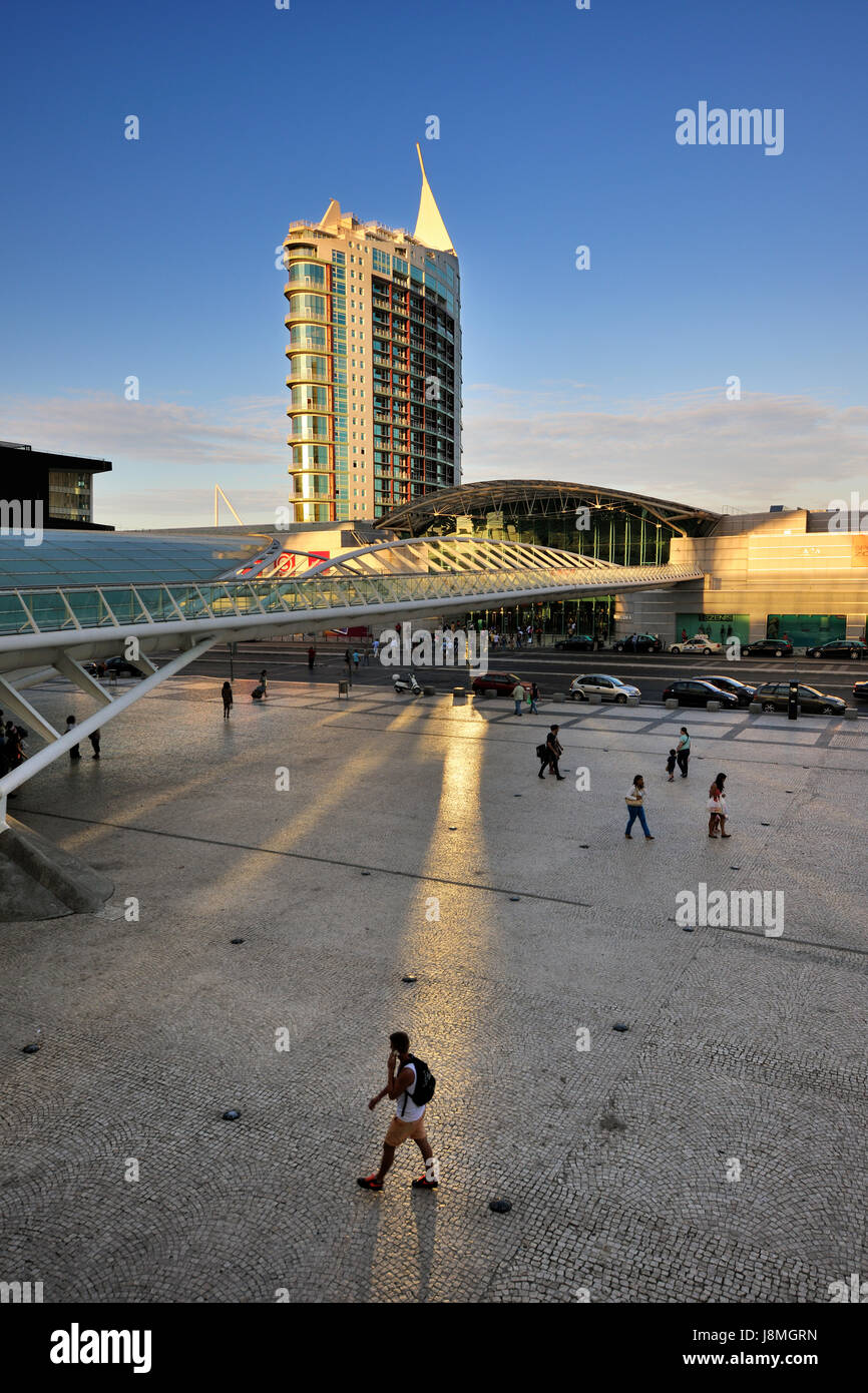 Lisbon skyscraper hi-res stock photography and images - Alamy