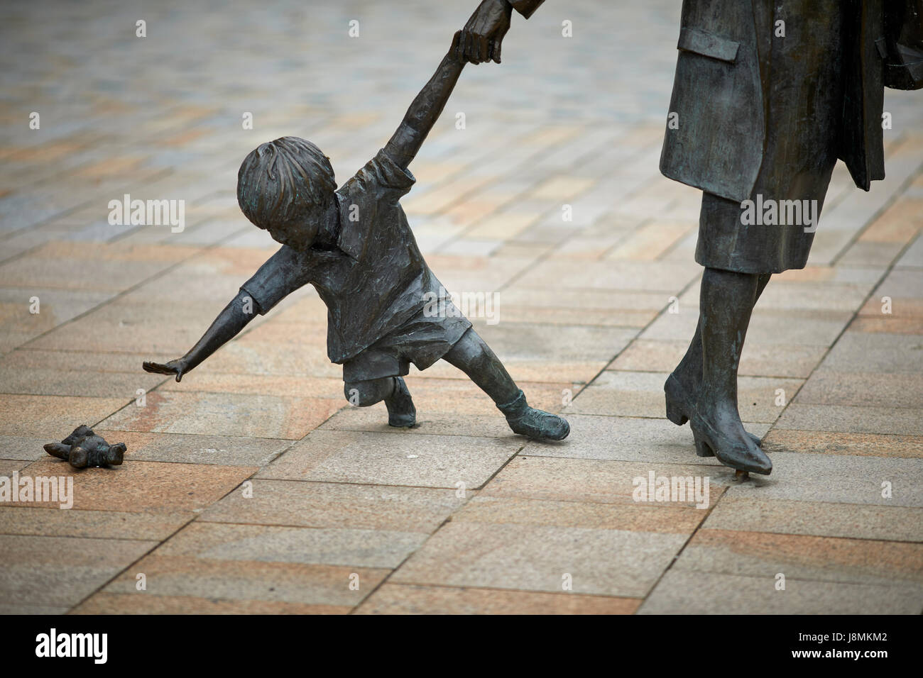 Blackburn’s much-loved ‘Grandmother and Child’ statue at Cathedral Quarter and sculpted by Alan Wilson in bronze. Stock Photo