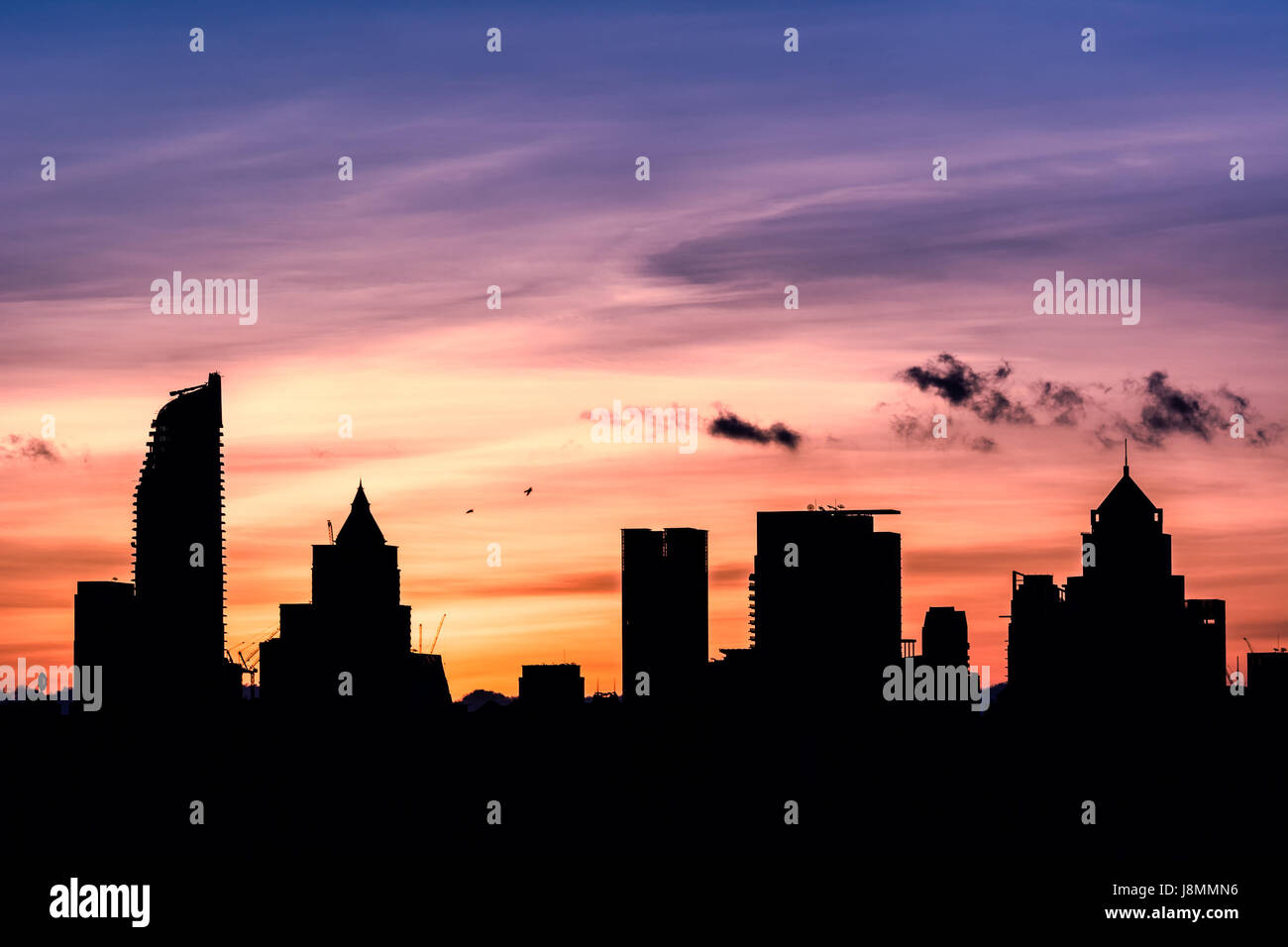 Tall street light silhouette hi-res stock photography and images - Alamy