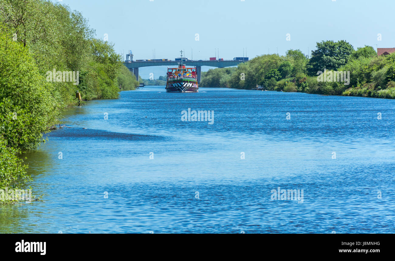 A view of the pleasure cruiser 'Snowdrop' on approach to Latchford Locks in Warrington after having passed under the M6 on the Thelwall Viaduct Stock Photo