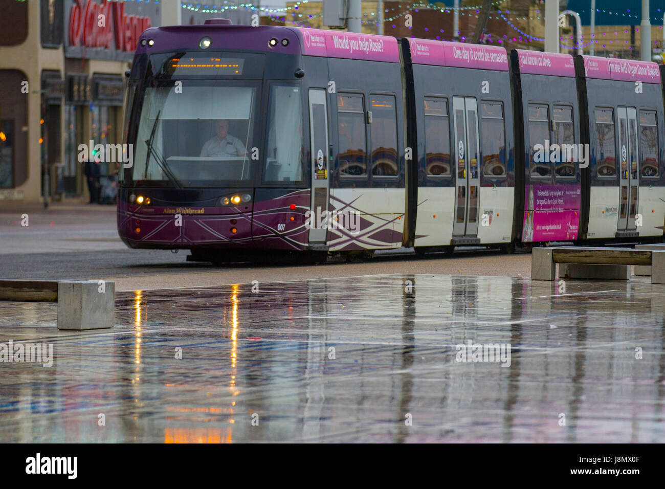 Blackpool, Lancashire, UK. 29th May, 2017. Blackpool, Fylde Coast, Lancashire, UK Weather. Bank Holiday Washout with heavy and torrential rain forecast for the famous British Seaside resort. Further heavy downpours are expected with some risk of thunder as the resorts main attractions are all but deserted. Credit: MediaWorldImages/Alamy Live News Stock Photo