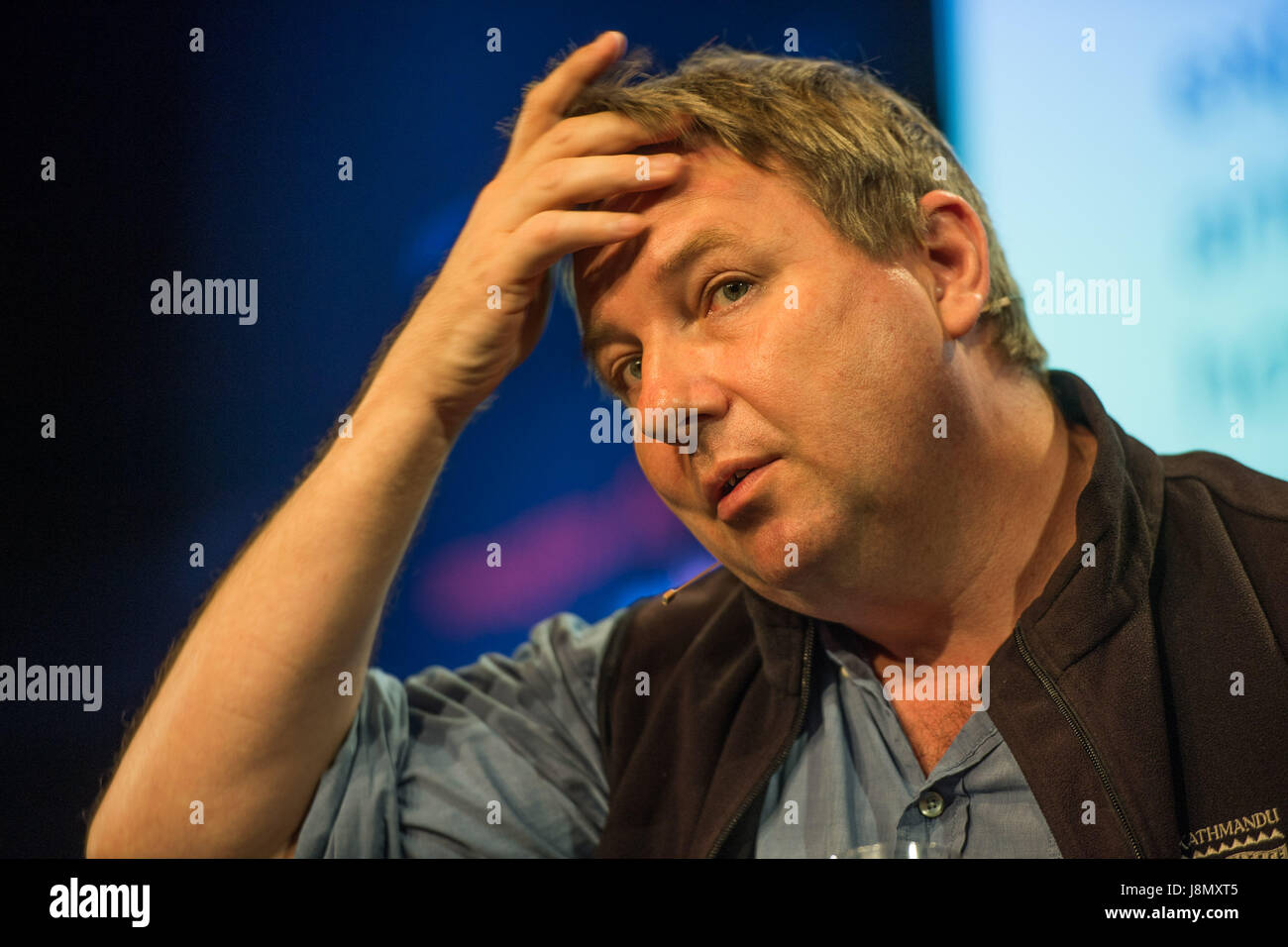 Hay Festival, Wales UK, Monday 29 May 2017 DANNY DORLING, professor of geography at Oxford University, taking about the eed to change the way students and schoolchildren are examined and assessed academically at the Hay Festival 2017 Now in its 30th year, the festival draws tens of thousand of visitors a day to what was described by former US president Bill Clinton as 'the woodstock of the mind' Photo credit Credit: keith morris/Alamy Live News Stock Photo