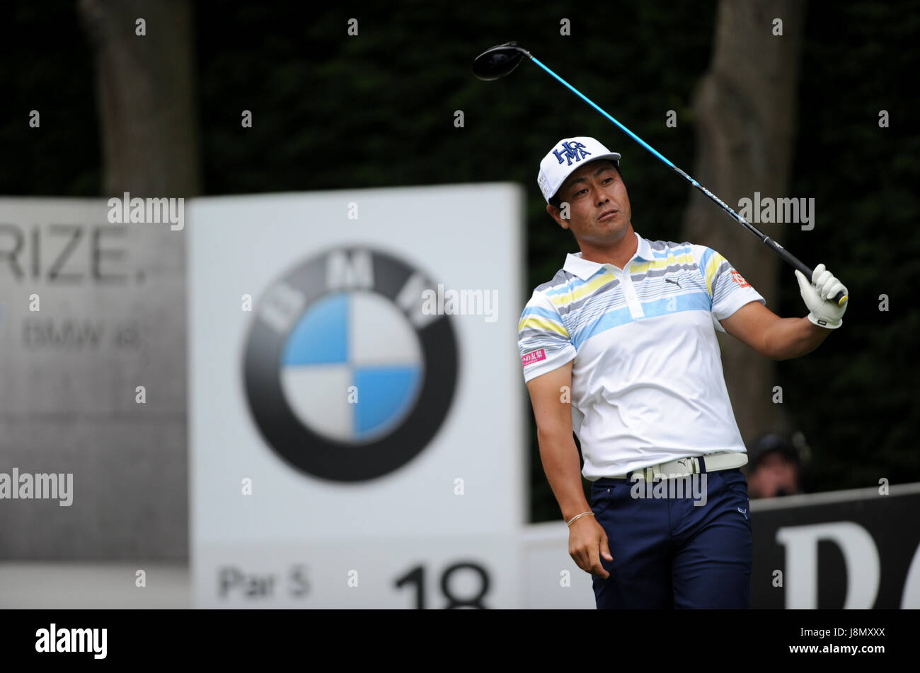 Virginia Water, Surrey, UK. 28th May, 2017.  Hideto Tanihara (JPN) drives from the 18th during the final round of the European Tour BMW PGA Championship on the West Course at the Wentworth Club, Surrey. © David Partridge / Alamy Live News Stock Photo