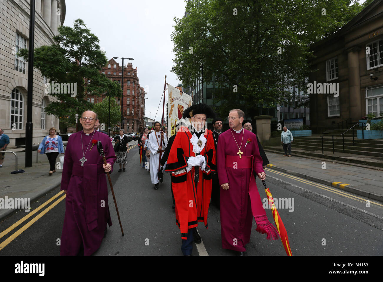 Manchester, UK. 29th May, 2017. The Lord Mayor, Eddy Newman, joins the