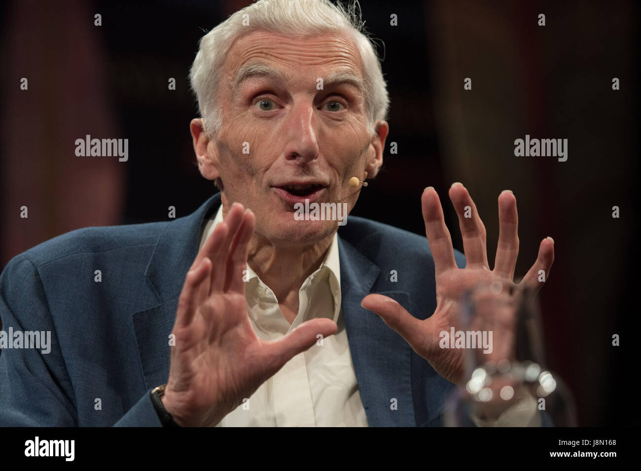 Hay Festival, Wales UK, Monday 29 May 2017 Cosmologist and astrophysicist, MARTIN REES speaking animatedly onstage at the 2017 Hay Festival. Now in its 30th year, the festival draws tens of thousand of visitors a day to what was described by former US president Bill Clinton as 'the woodstock of the mind' Photo credit Credit: keith morris/Alamy Live News Stock Photo