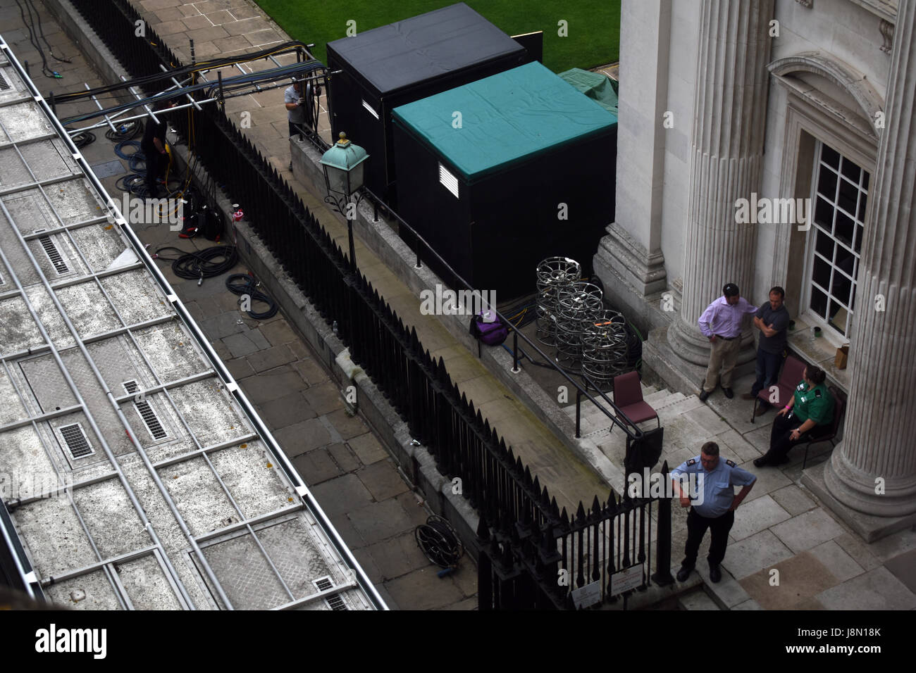 Cambridge, UK. 29th May 2017. Film crews set up for the BBC Election Debate at Senate House in Cambridge. Credit: Ben Grant/Alamy Live News Stock Photo
