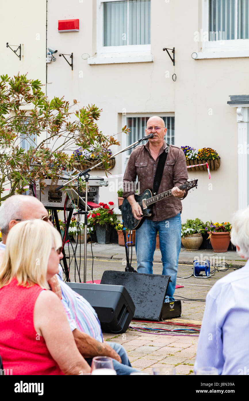 Pub rock band hires stock photography and images Alamy