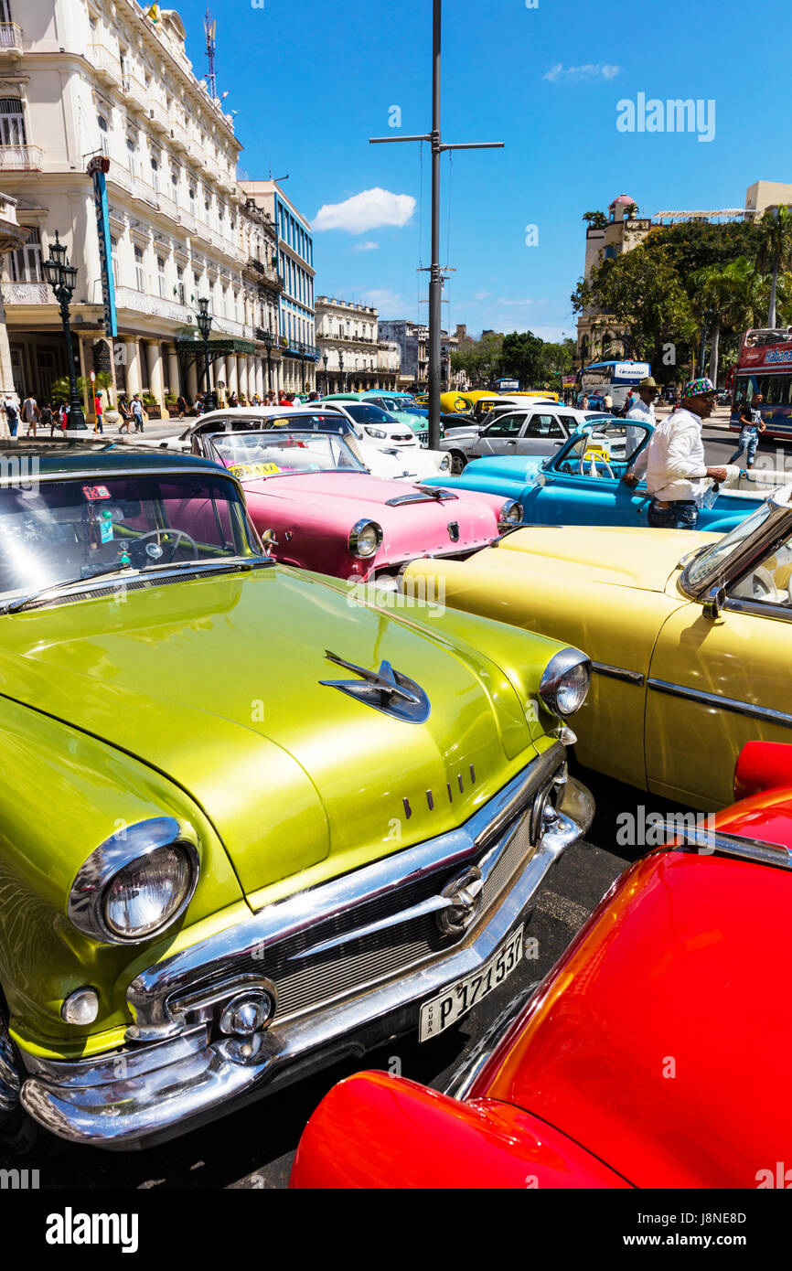 Cuban cars parked in Havana Cuba, Cuba classic cars, American classic