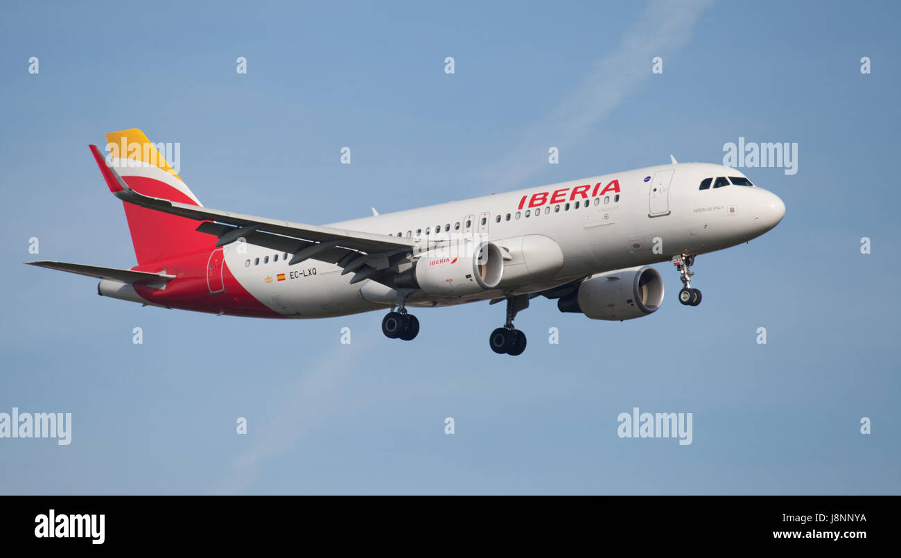 Iberia airbus a320 hi-res stock photography and images - Alamy