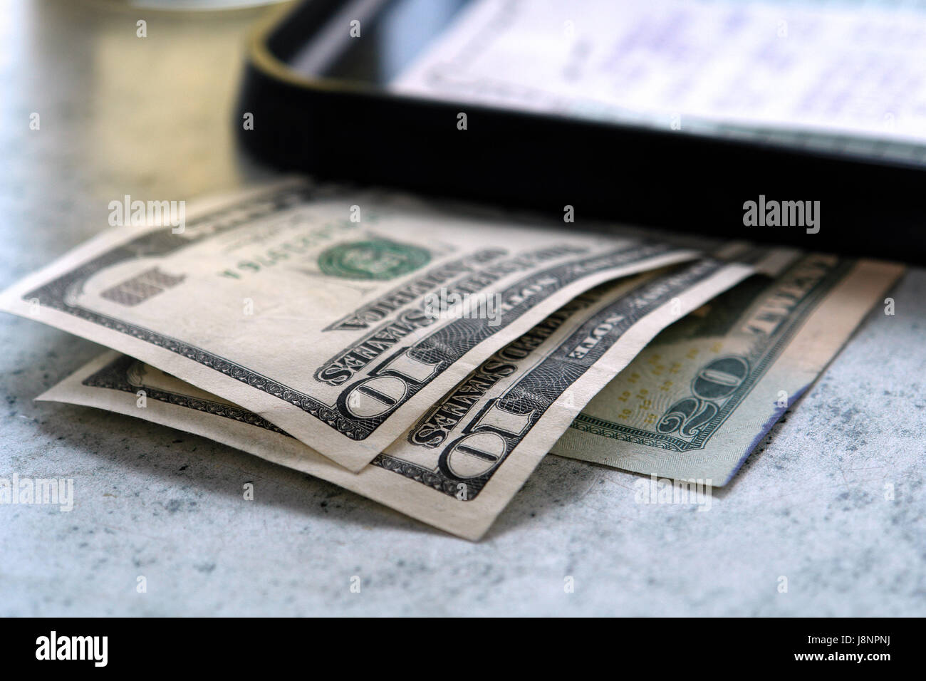Pays in dollar bills on a bar counter Stock Photo Alamy