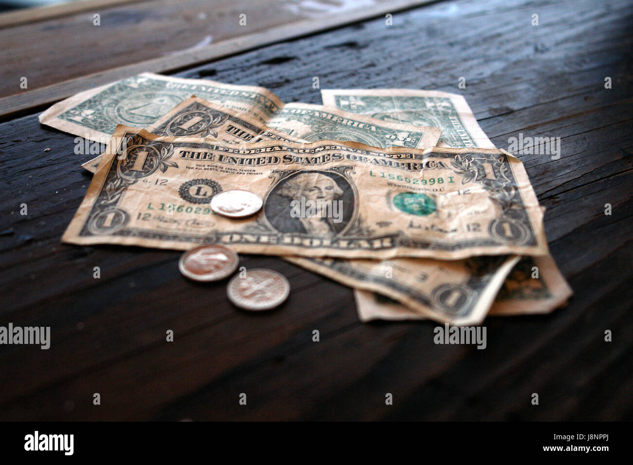 Pays in dollar bills on a bar counter Stock Photo Alamy