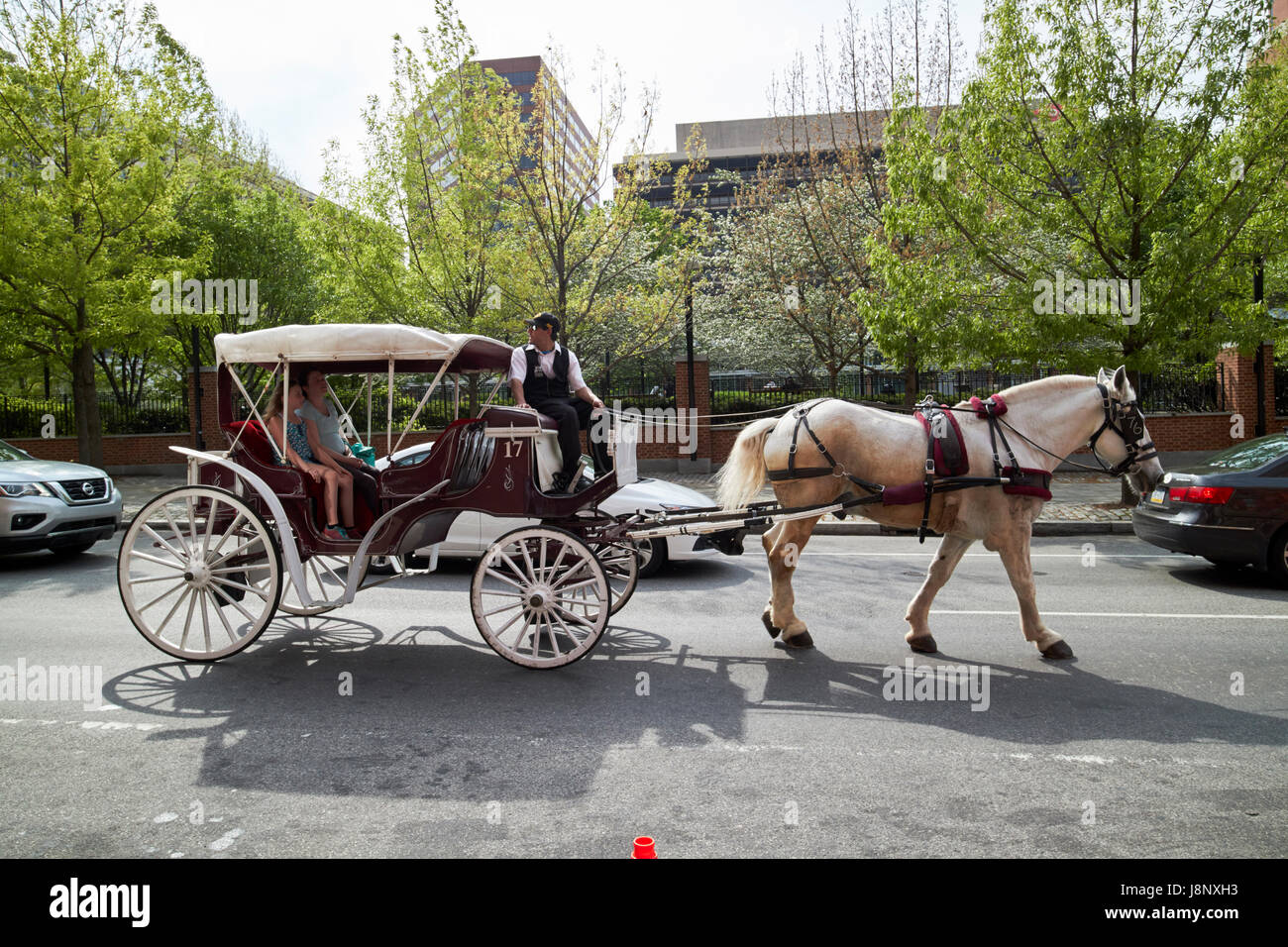 Philadelphia horse drawn carriage ride downtown USA Stock Photo Alamy