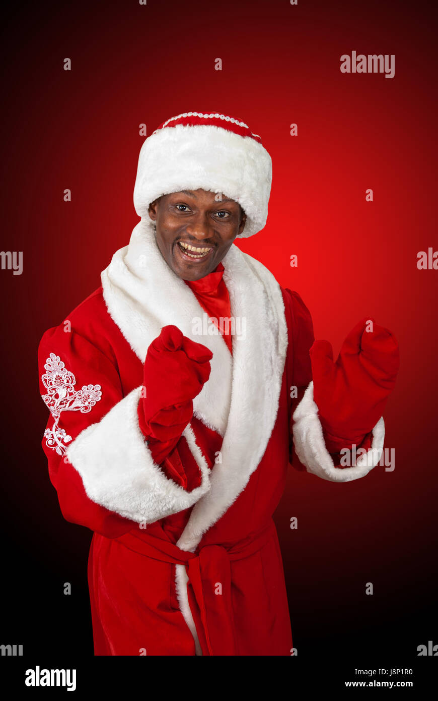 Чернокожий санта. Черный санта. Негр с новым годом. Фото черного санты. Санта в черных перчатках.