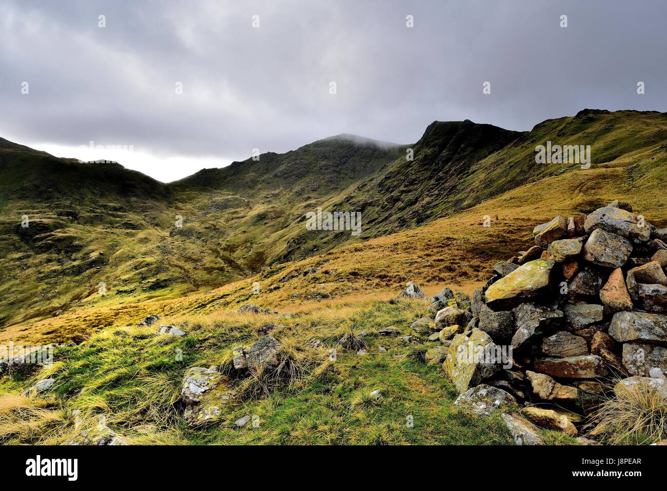 Low clouds over the Tilberthwaite High Fells Stock Photo - Alamy
